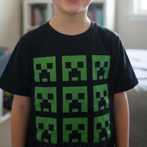 Mojang Minecraft Shirt. Boys Size L